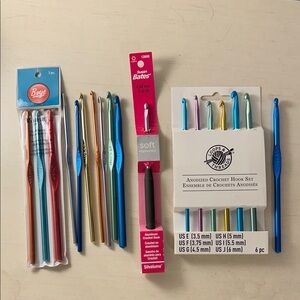 Lot of 18 Crochet Needles - Boye, Susan Bates, Loops & Threads